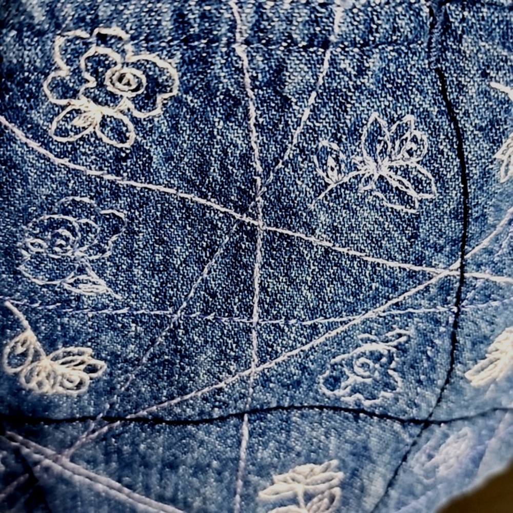C.L C. Top 100% Cotton Denim Embroidered Floral Stitching Detail Blue Size M - Picture 10 of 17